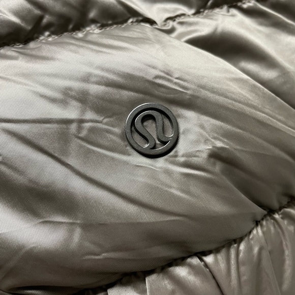 lululemon The Fluffiest Vest - REVERSIBLE! - Picture 14 of 15